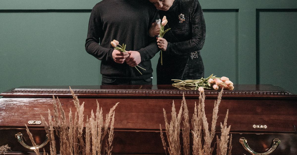 The Role of Funeral Directors in Arranging Burial Services